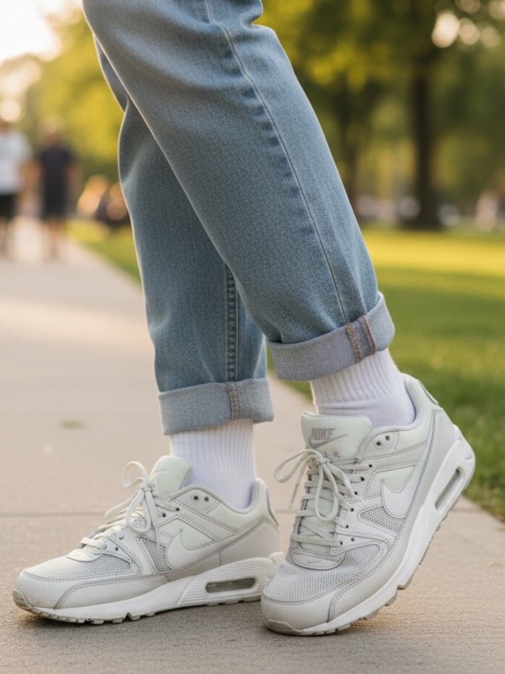 Nike Air Max Command sneakers in a light bone white colorway womens size 9 EUC